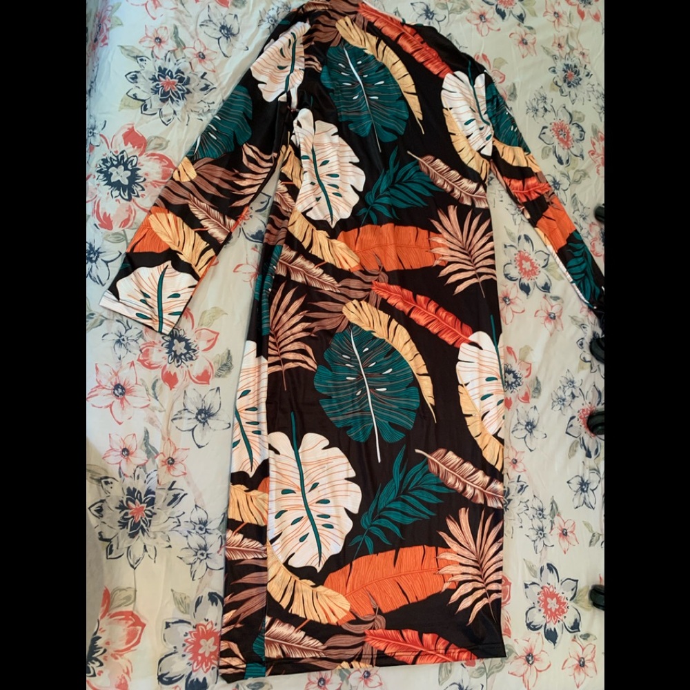 Leaf print body on dress